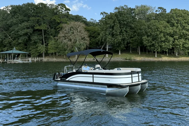 Slide: The Image of Harris Cruiser 230 2026 - 6