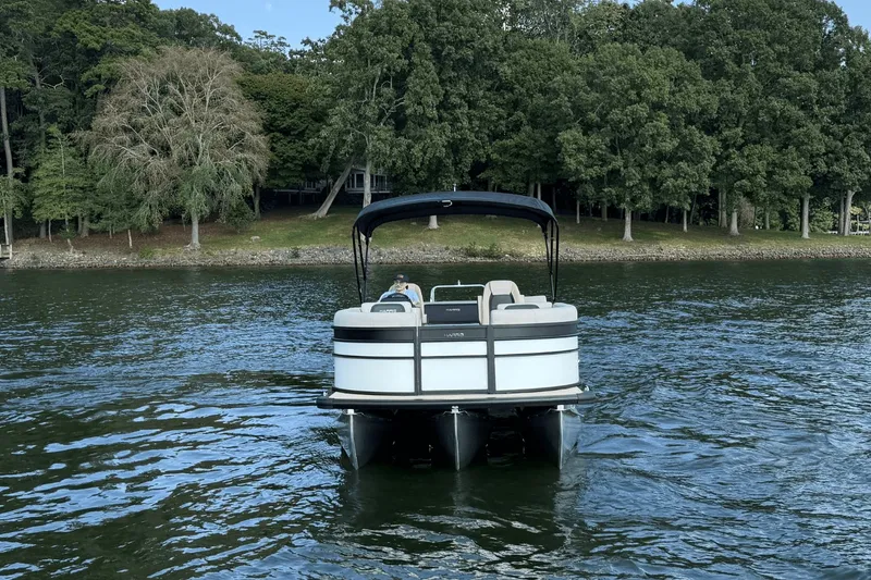 Slide: The Image of Harris Cruiser 230 2026 - 8