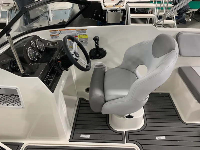 Slide: The Image of Bayliner VR4 2024 - 8