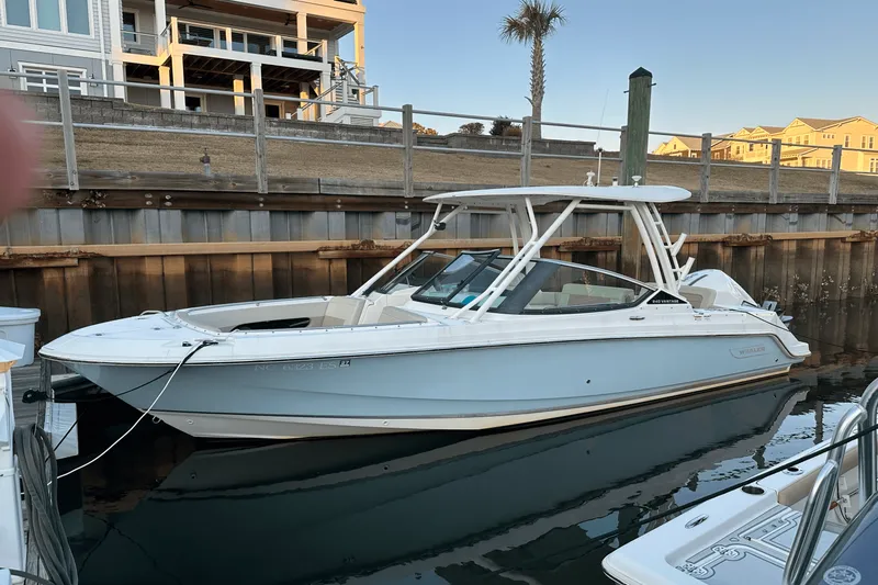 Slide: The Image of Boston Whaler 240 VANTAGE 2021 - 1