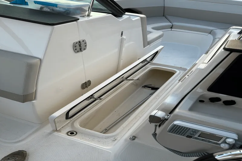 Slide: The Image of Boston Whaler 240 VANTAGE 2021 - 12