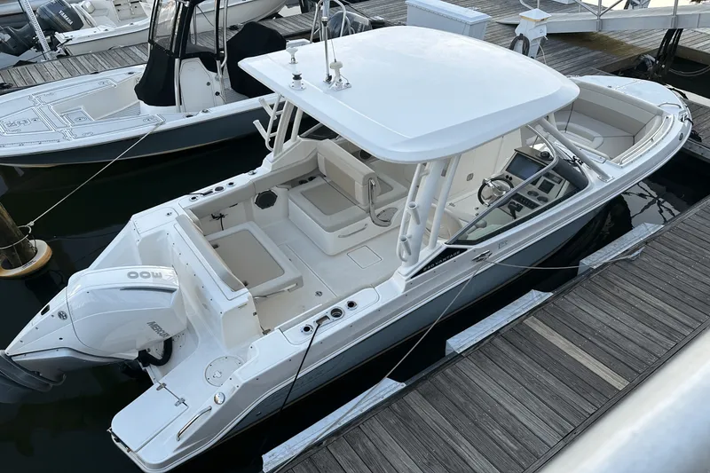 Slide: The Image of Boston Whaler 240 VANTAGE 2021 - 14