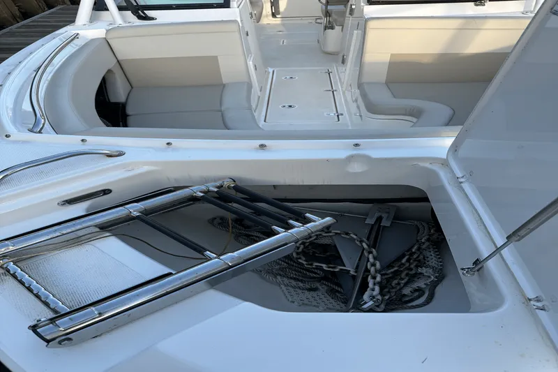 Slide: The Image of Boston Whaler 240 VANTAGE 2021 - 18