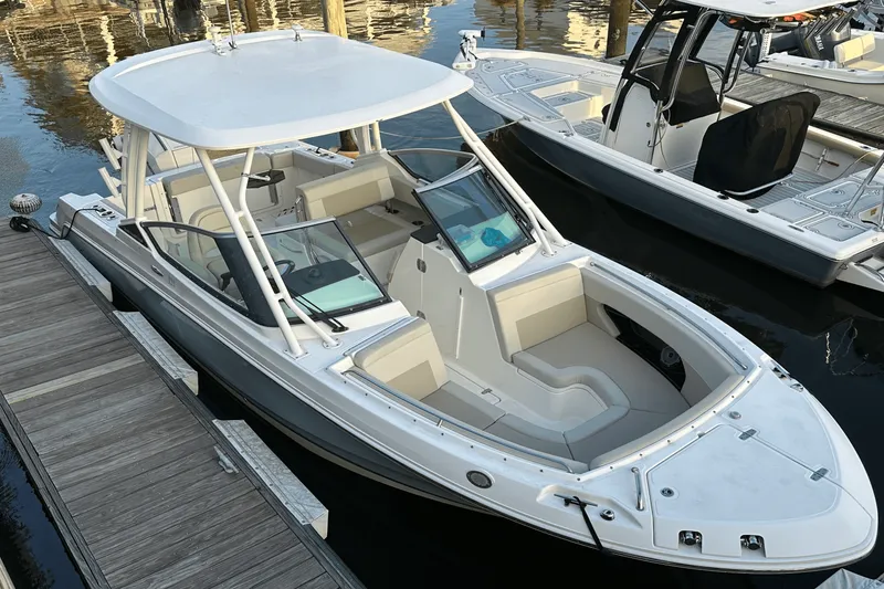 Slide: The Image of Boston Whaler 240 VANTAGE 2021 - 2