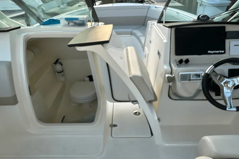 Slide: The Image of Boston Whaler 240 VANTAGE 2021 - 5