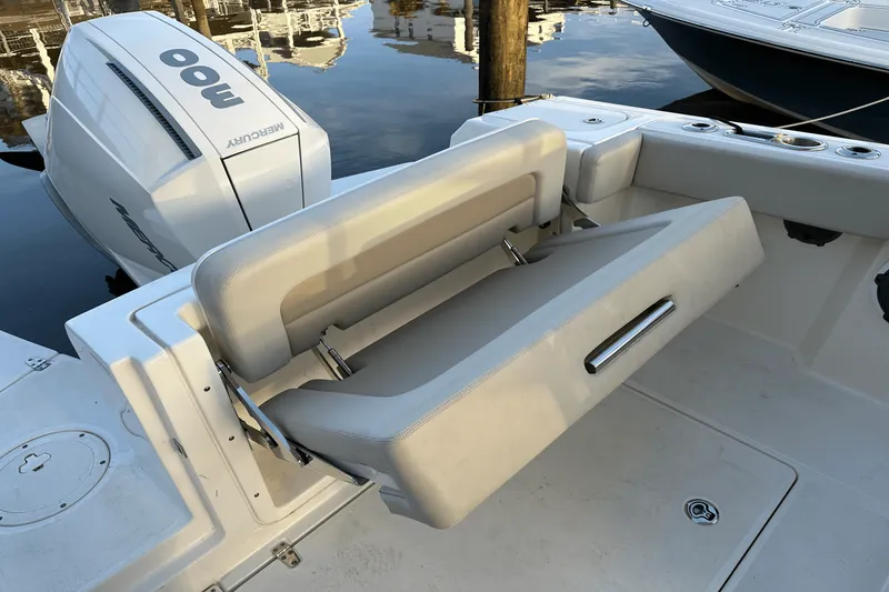 Slide: The Image of Boston Whaler 240 VANTAGE 2021 - 9