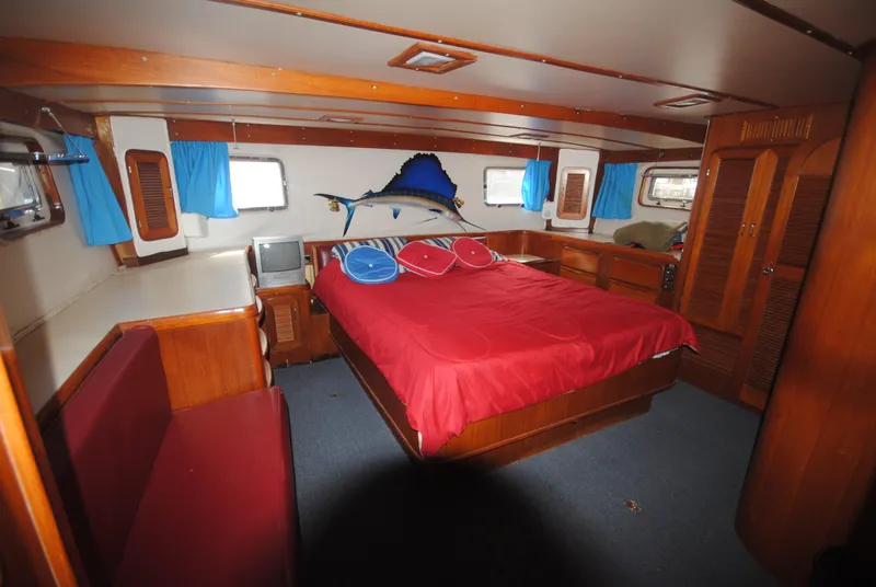 Slide: The Image of Master Suite Aft  - 22