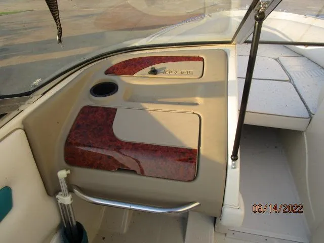 Slide: The Image of 1995 Regal VALANTI 222 SE boat interior with dashboard and seating area. - 6
