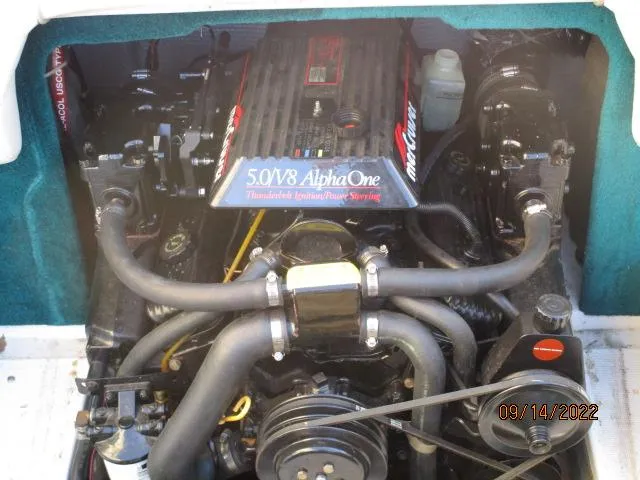 Slide: The Image of 1995 Regal VALANTI 222 SE boat engine, 5.0 V8 Alpha One, detailed view. - 7