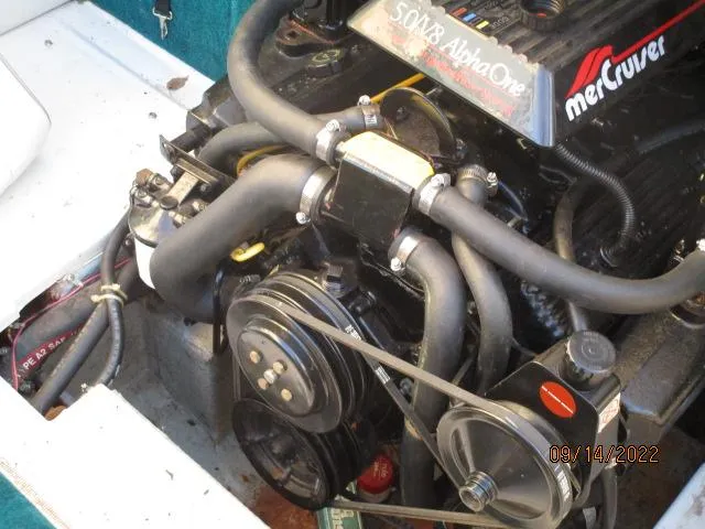 Slide: The Image of Engine of a 1995 Regal VALANTI 222 SE boat with MerCruiser components. - 8