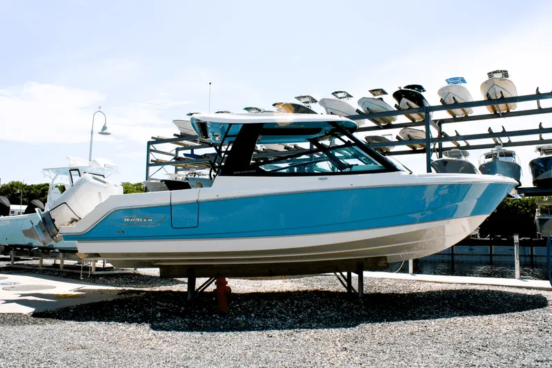 The Image of Boston Whaler 330 Vantage 2026 - 0