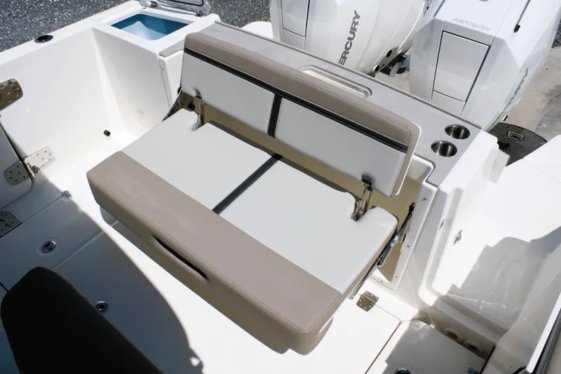 Slide: The Image of Boston Whaler 330 Vantage 2026 - 11