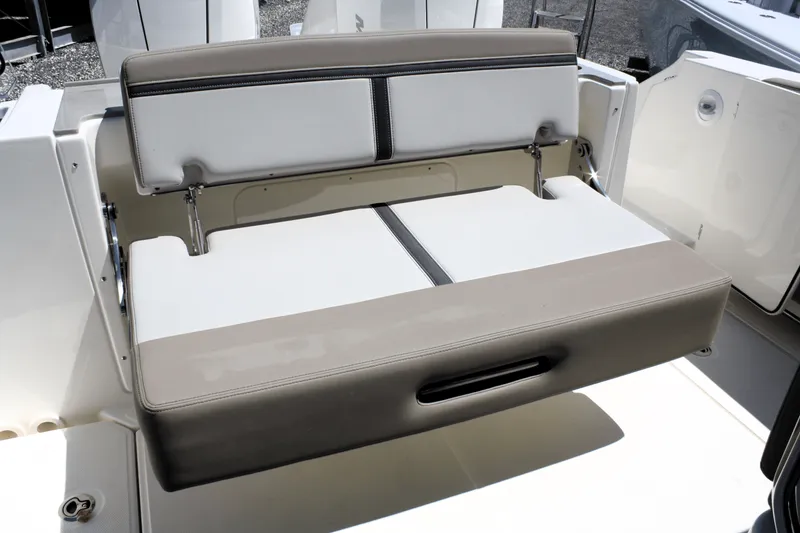 Slide: The Image of Boston Whaler 330 Vantage 2026 - 12