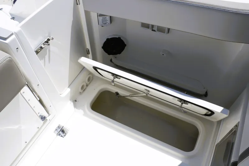 Slide: The Image of Boston Whaler 330 Vantage 2026 - 20