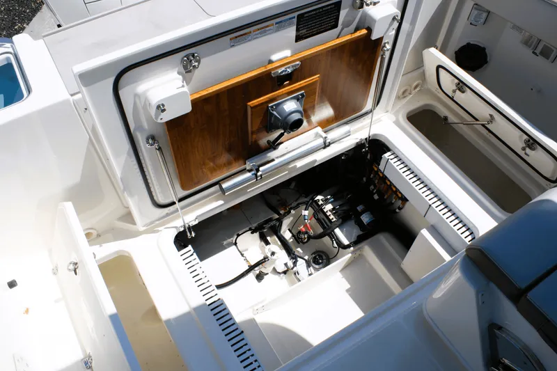 Slide: The Image of Boston Whaler 330 Vantage 2026 - 23