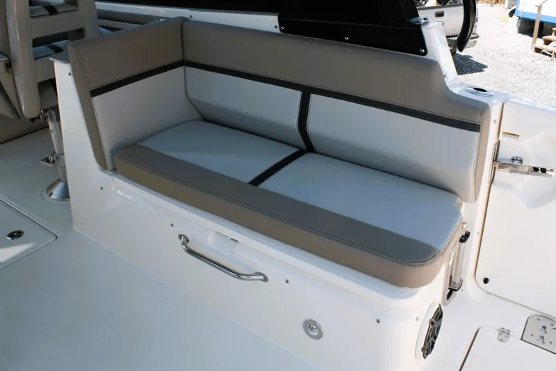 Slide: The Image of Boston Whaler 330 Vantage 2026 - 36