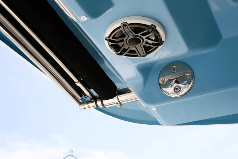 Slide: The Image of Boston Whaler 330 Vantage 2026 - 44