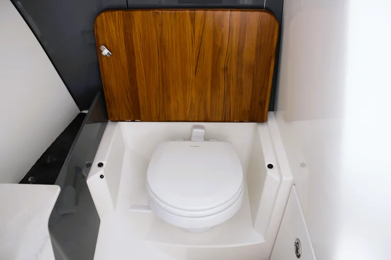 Slide: The Image of Boston Whaler 330 Vantage 2026 - 51