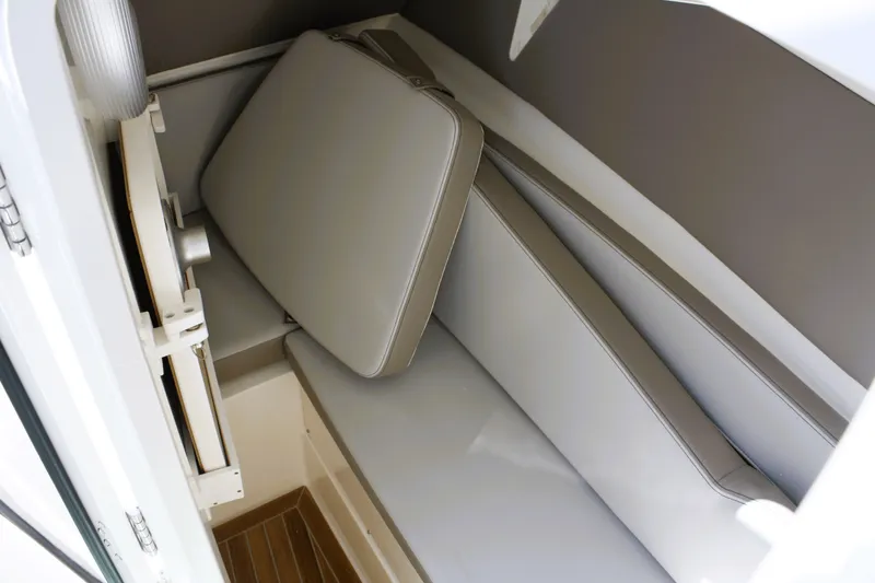 Slide: The Image of Boston Whaler 330 Vantage 2026 - 54