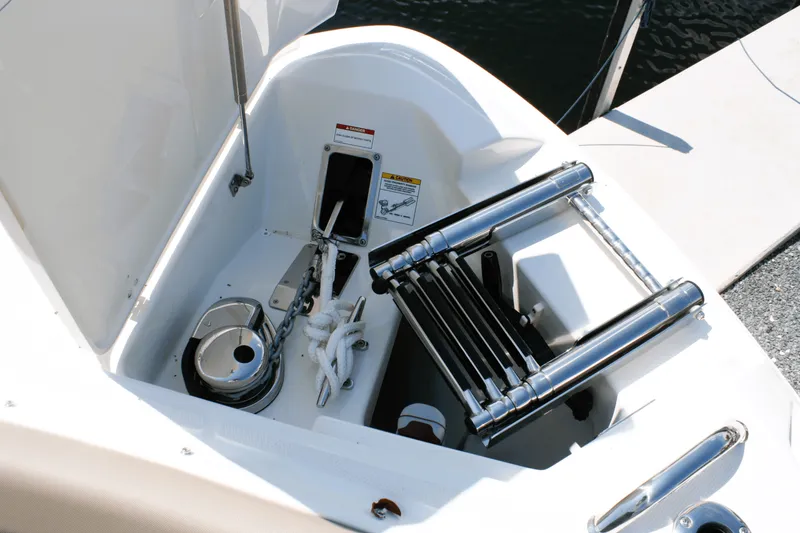 Slide: The Image of Boston Whaler 330 Vantage 2026 - 58
