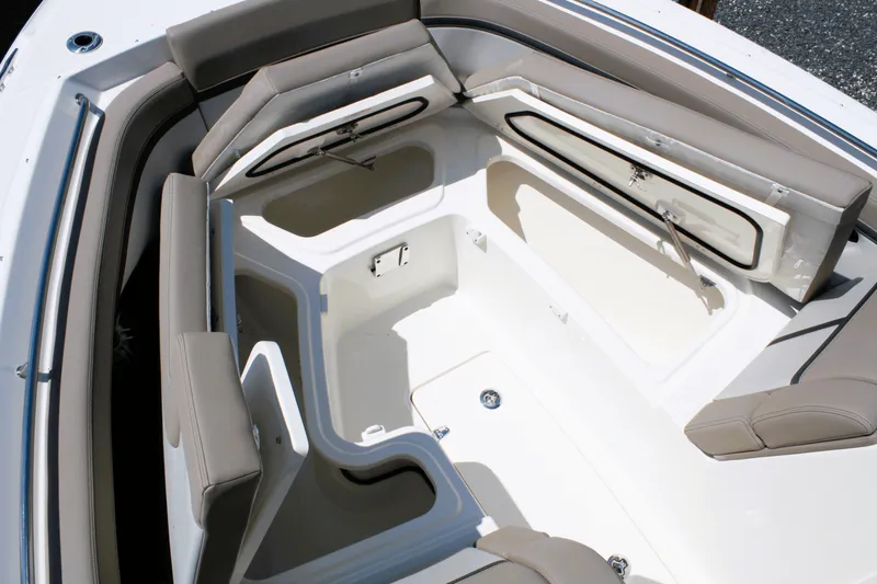 Slide: The Image of Boston Whaler 330 Vantage 2026 - 59