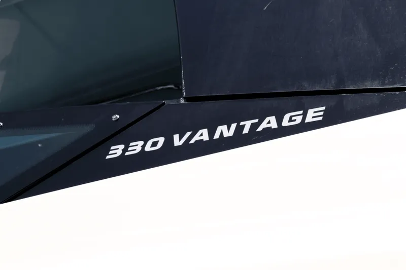 Slide: The Image of Boston Whaler 330 Vantage 2026 - 6
