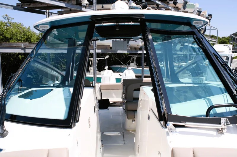 Slide: The Image of Boston Whaler 330 Vantage 2026 - 62