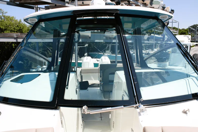 Slide: The Image of Boston Whaler 330 Vantage 2026 - 63