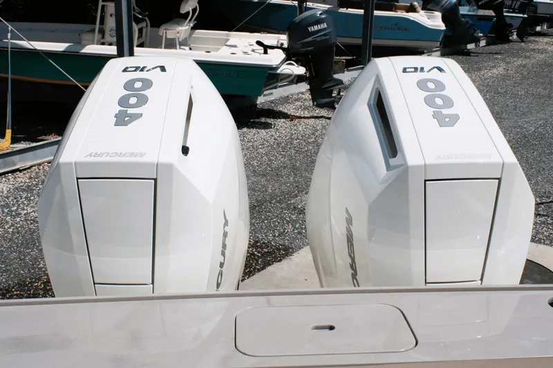 Slide: The Image of Boston Whaler 330 Vantage 2026 - 64