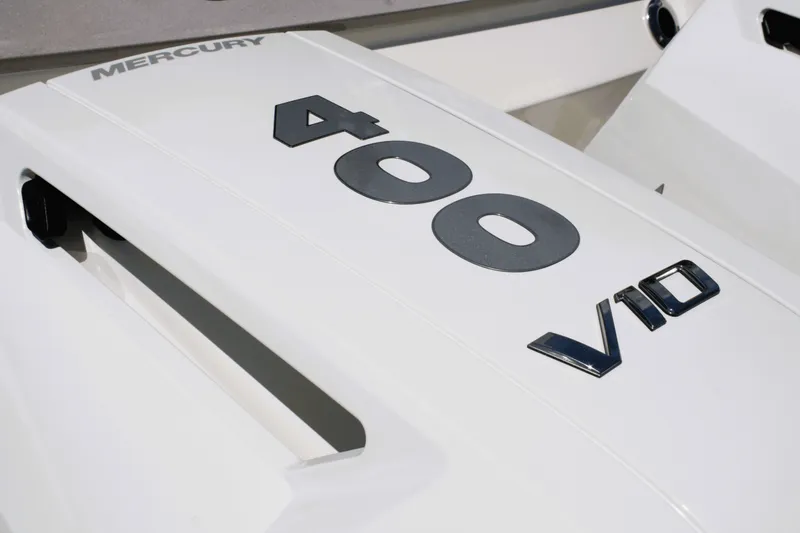 Slide: The Image of Boston Whaler 330 Vantage 2026 - 9