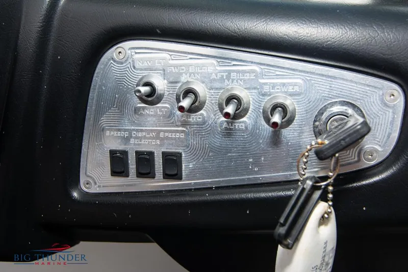 Slide: The Image of 2005 MasterCraft X45 boat control panel with switches and key. - 29