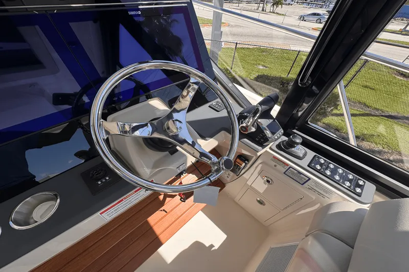 Slide: The Image of Boston Whaler 405 Conquest 2025 - 25