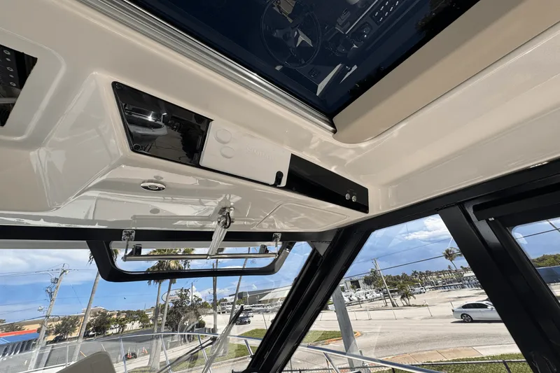 Slide: The Image of Boston Whaler 405 Conquest 2025 - 26