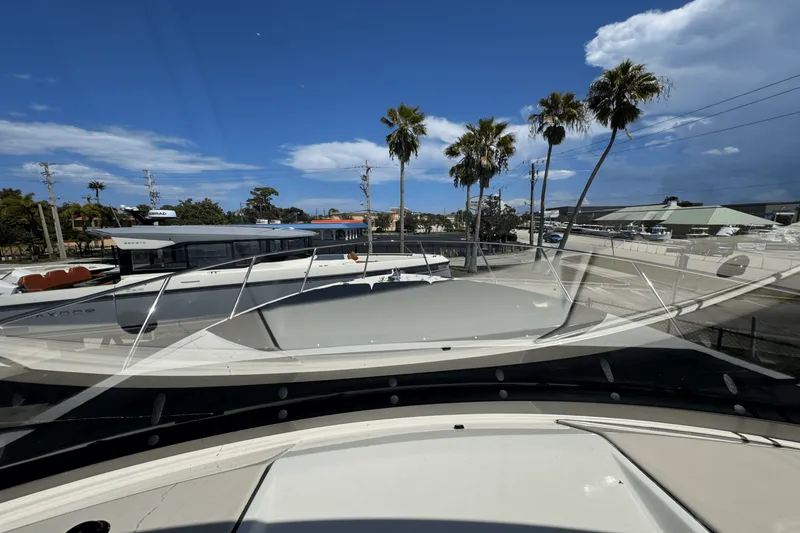 Slide: The Image of Boston Whaler 405 Conquest 2025 - 27