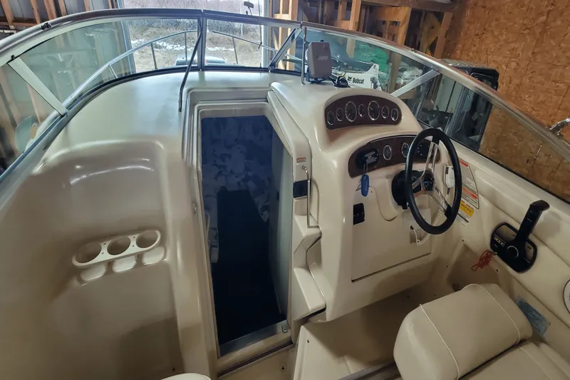 Slide: The Image of Sea Ray 245 WEEKENDER 2000 - 11