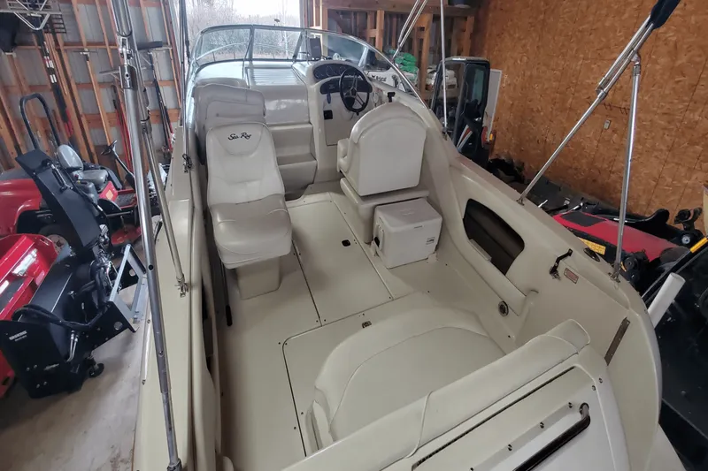 Slide: The Image of Sea Ray 245 WEEKENDER 2000 - 5