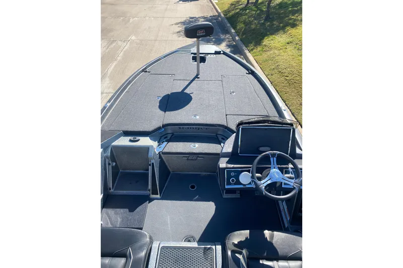 Slide: The Image of 2023 Ranger Z520R boat with seating and storage on a sunny day. - 5