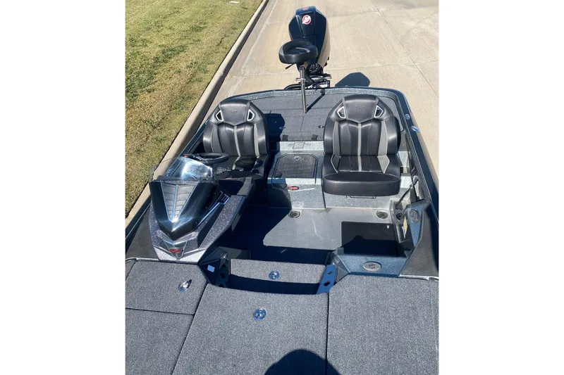 Slide: The Image of 2023 Ranger Z520R boat interior with dual black seats and steering wheel. - 7