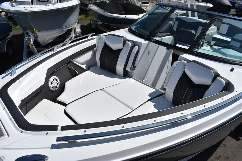 Slide: The Image of Monterey 275SS 2026 - 16