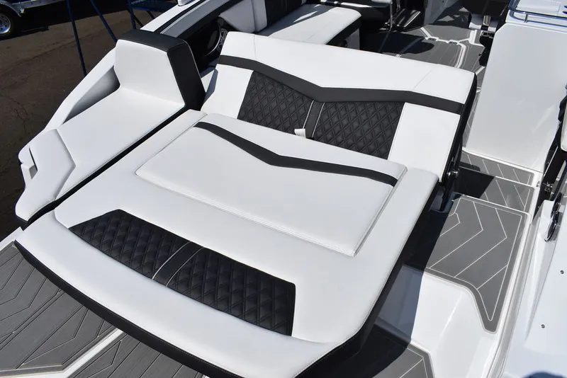 Slide: The Image of Monterey 275SS 2026 - 26