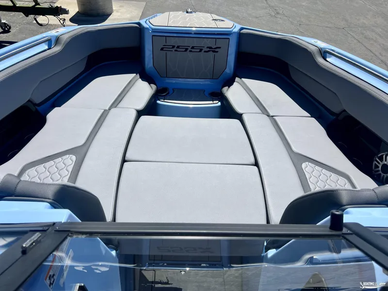 Slide: The Image of 2025 Yamaha Boats 255XD interior with spacious seating and modern design. - 6