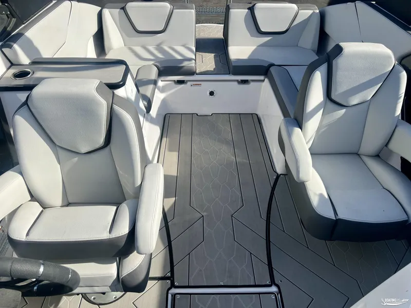 Slide: The Image of 2025 Yamaha Boats 252XE interior with modern seating and sleek design. - 4