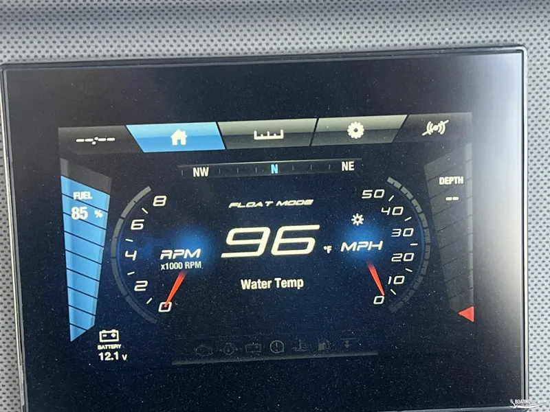 Slide: The Image of Yamaha AR190 2024 dashboard display showing 96°F water temperature and 85% fuel level. - 10