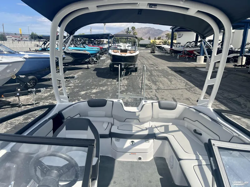 Slide: The Image of 2024 Yamaha Boats AR190 interior view at a boat dealership. - 5
