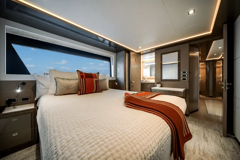 Slide: The Image of Ocean Alexander 30R 2022 - 10