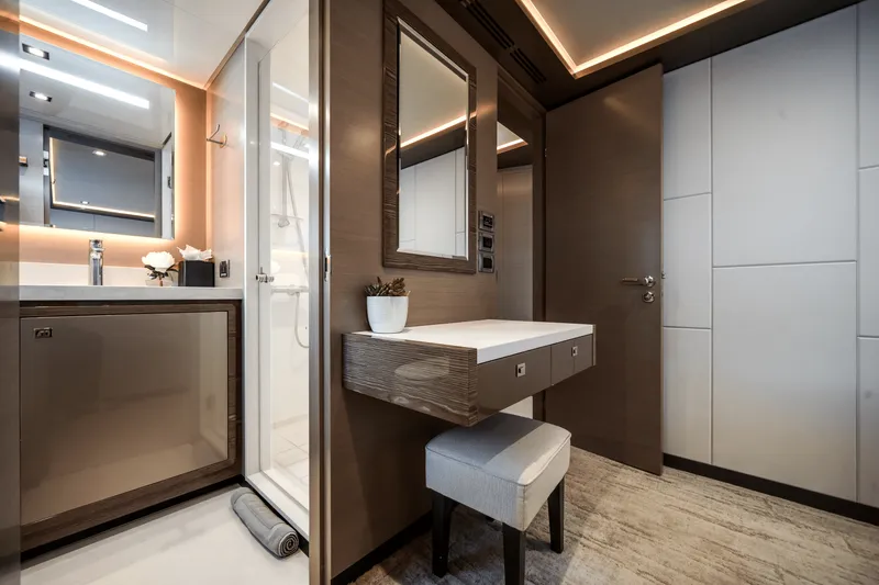 Slide: The Image of Ocean Alexander 30R 2022 - 12