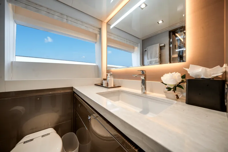 Slide: The Image of Ocean Alexander 30R 2022 - 13