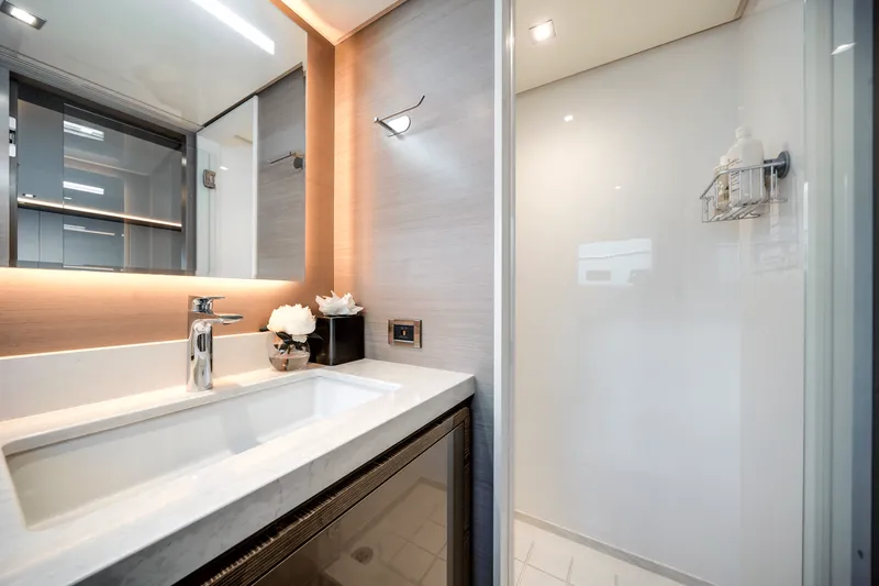 Slide: The Image of Ocean Alexander 30R 2022 - 15