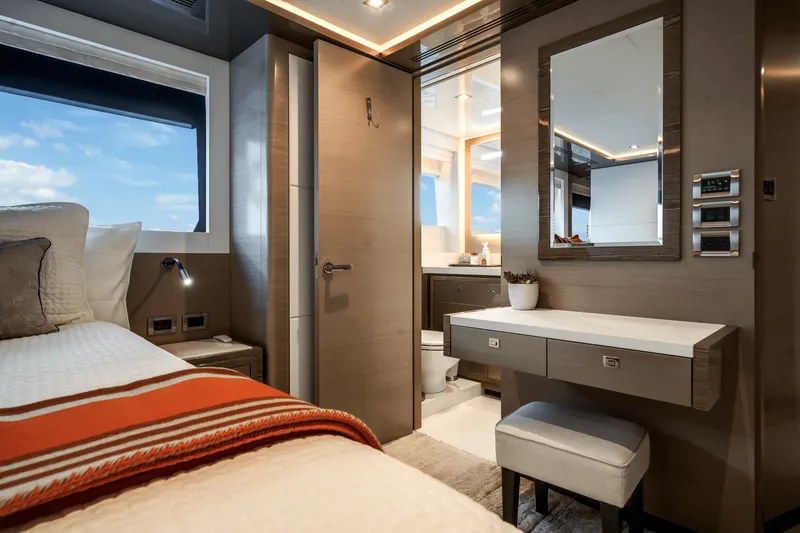 Slide: The Image of Ocean Alexander 30R 2022 - 16