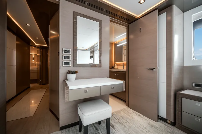 Slide: The Image of Ocean Alexander 30R 2022 - 18